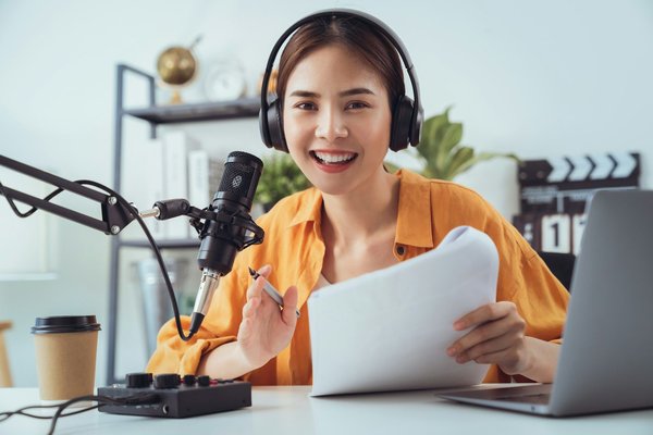 Quels sont les avantages de l'utilisation des podcasts pour une entreprise de développement personnel?