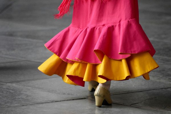 Quels sont les avantages des écrans OLED pour les travaux de retouche photo?